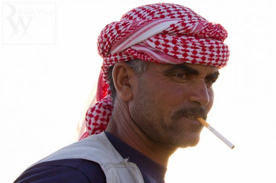 masyarakat-arab-merokok